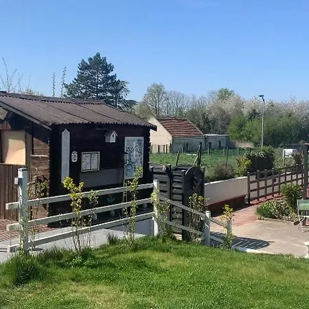 Confort Avec Terrasse 度假居 *